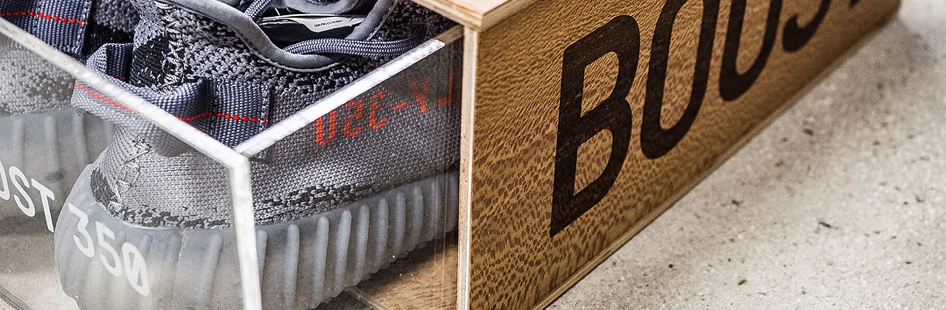 SNEAKER BOX